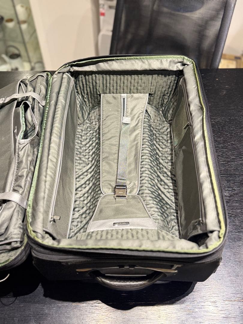 TUMI ブラック キャリーケース 23022D