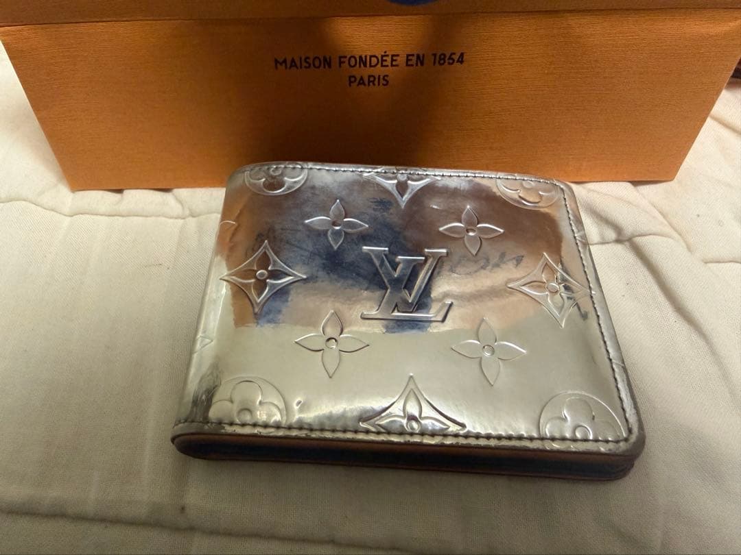 ❗️ヴィトン　最安値　毎日値下げ❗️ミラーライン21年　限定 二つ折り財布 シルバー