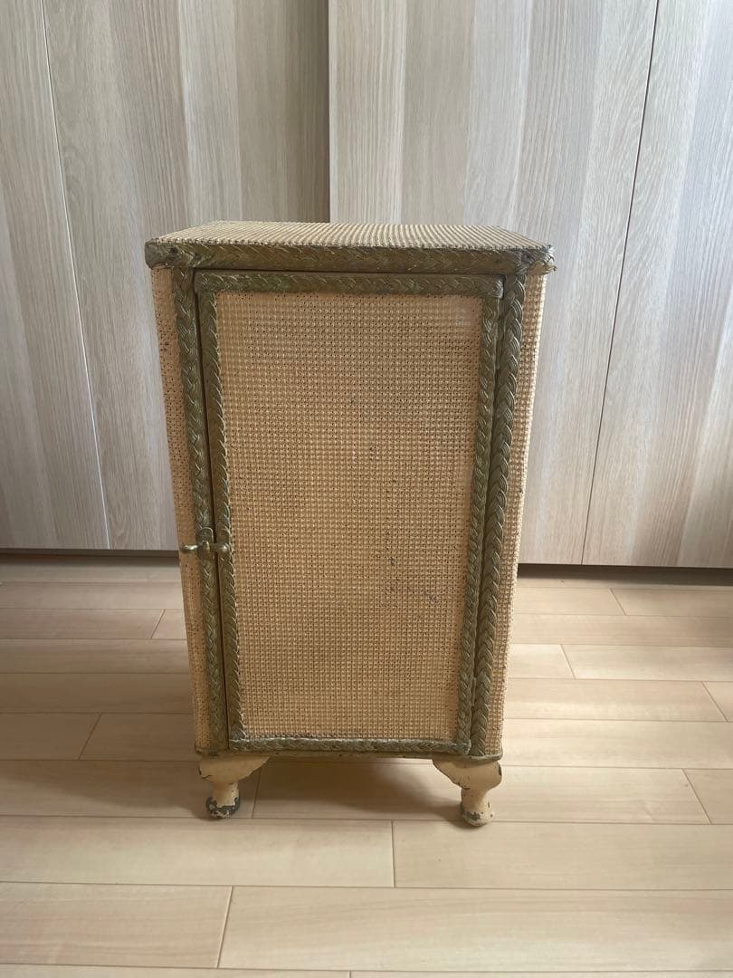 ロイドルーム　ベットサイドチェスト