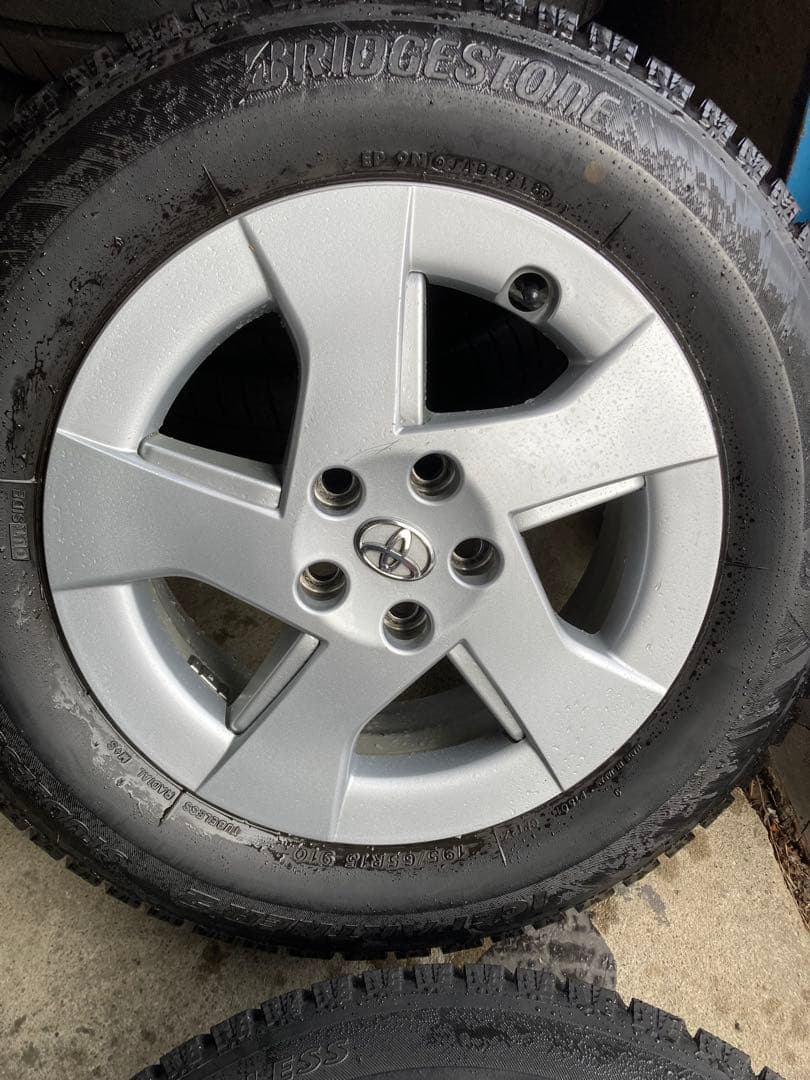 トヨタ プリウス純正15インチ スタッドレスタイヤ ホイールセット
