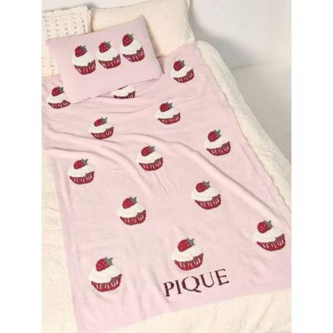 新品✨【Sleep】モチーフジャガードマルチカバー　いちご　カップケーキ