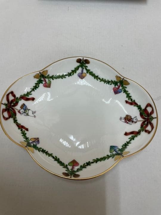 ロイヤルコペンハーゲン オーバルディシュ　スターフルデット　箱付き