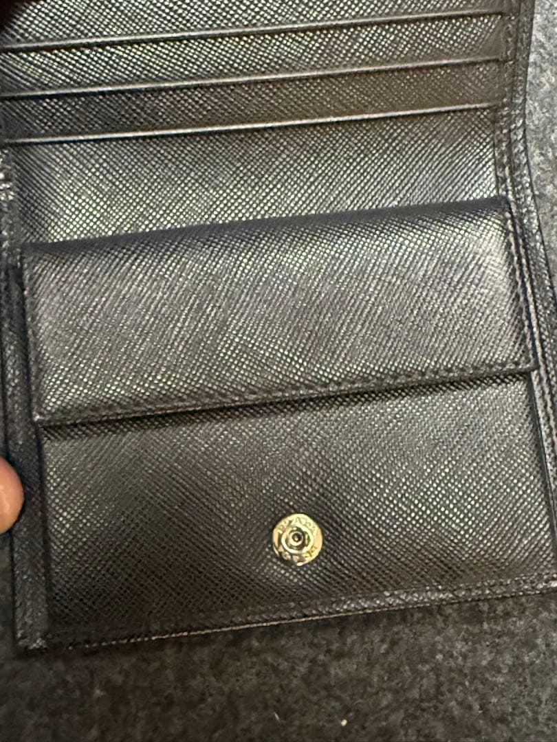 美品　PRADA サフィアーノレザー 二つ折り財布 ブラック