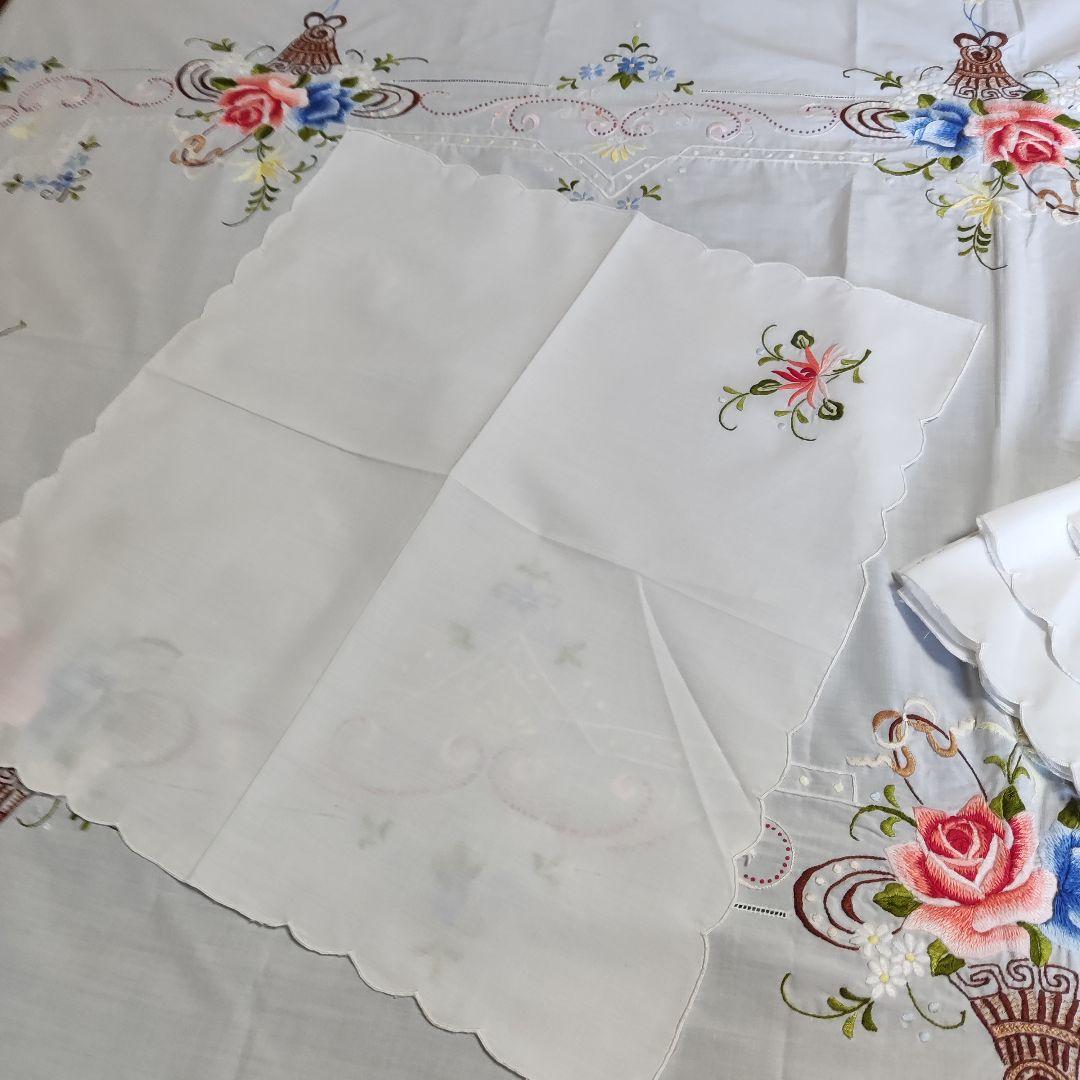 ② 大判テーブルクロス と ナプキン12枚　蚤の市