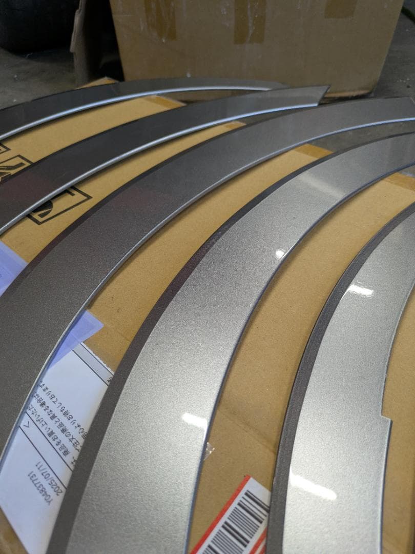 【ZNC塗装済み】ZC33S　スイフトスポーツ　ダウンルックフェンダーモール