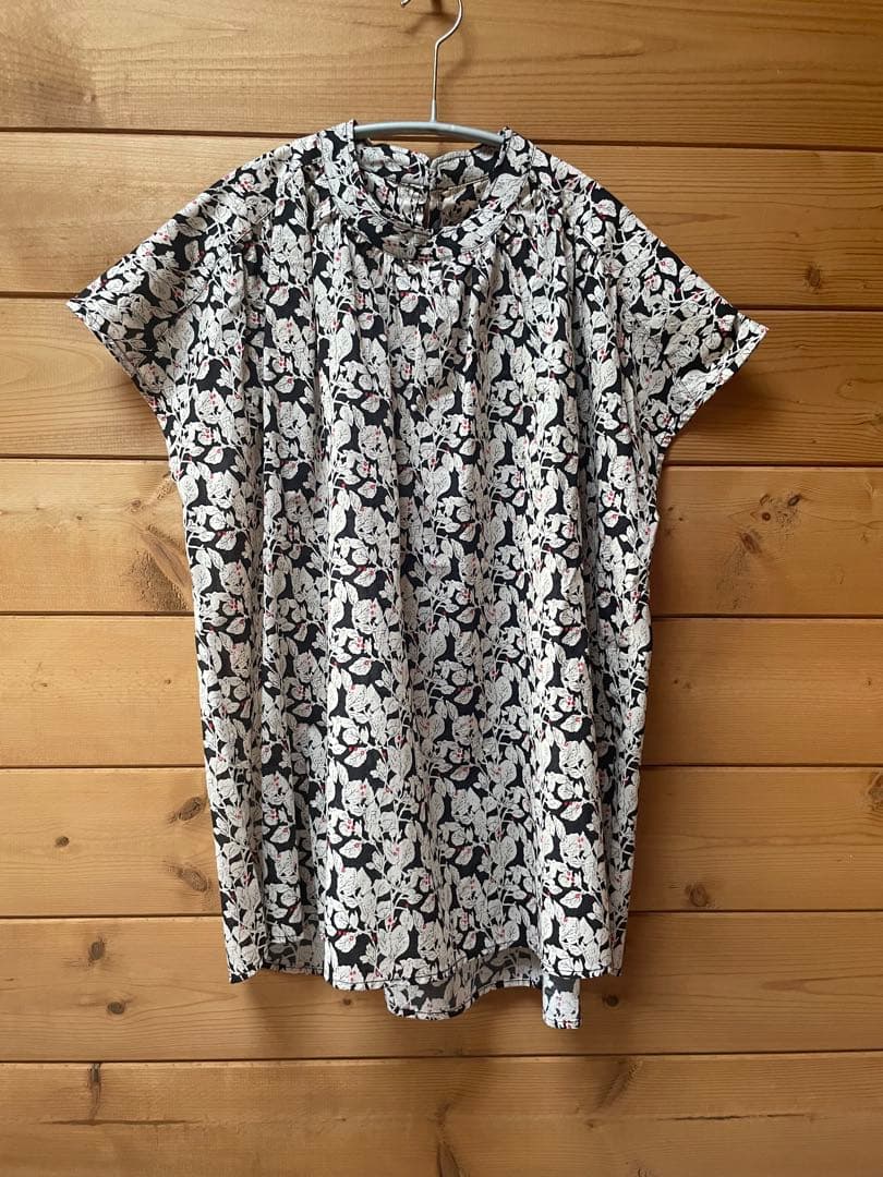 リーフプリントブラウス