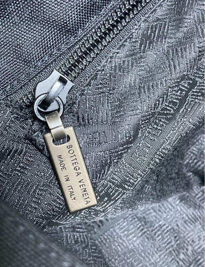 美品　ボッテガヴェネタ　黒色　キャンバス　メッセンジャーバッグ　ショルダーバッグ