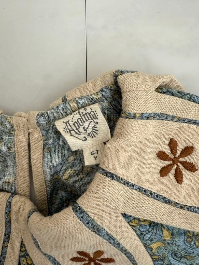 Apilina 花柄ワンピース 5-7y