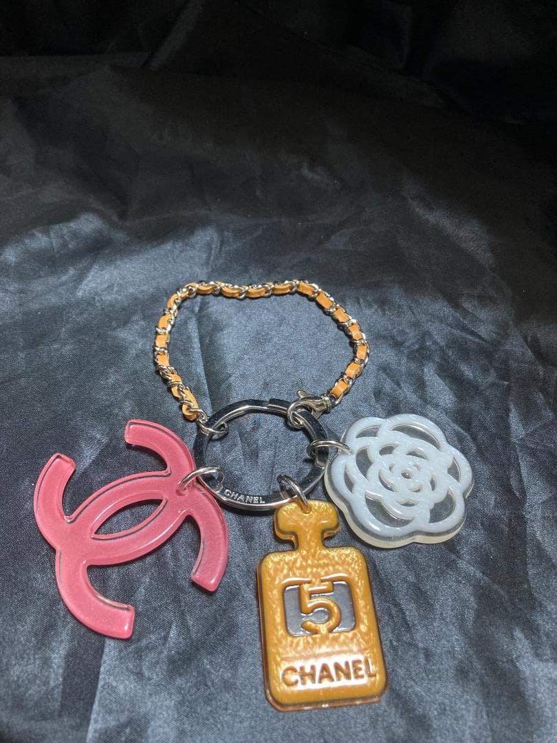 シャネル CC ココマーク カメリア 香水モチーフ チャーム キーホルダー