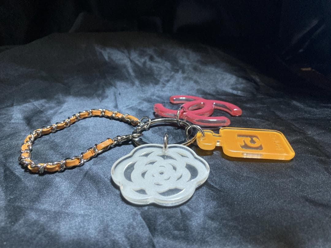シャネル CC ココマーク カメリア 香水モチーフ チャーム キーホルダー