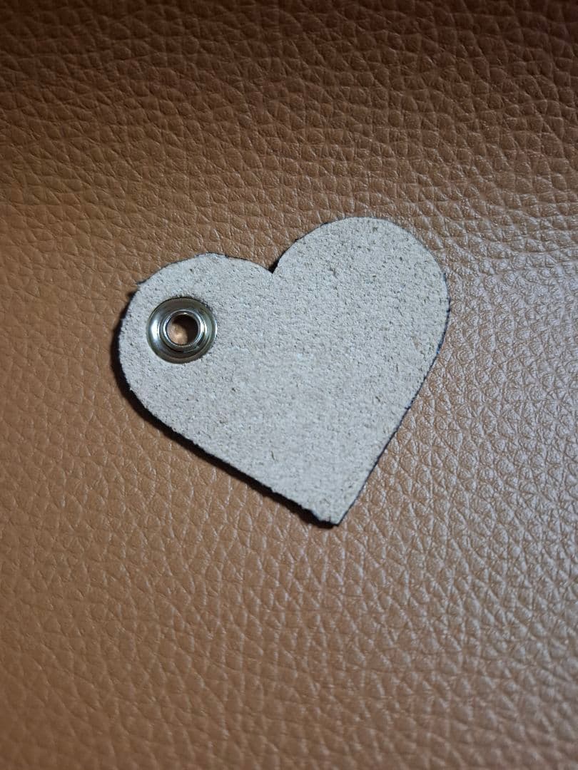 エルベシャプリエ 　122L 　レザー　チャーム 　ハート