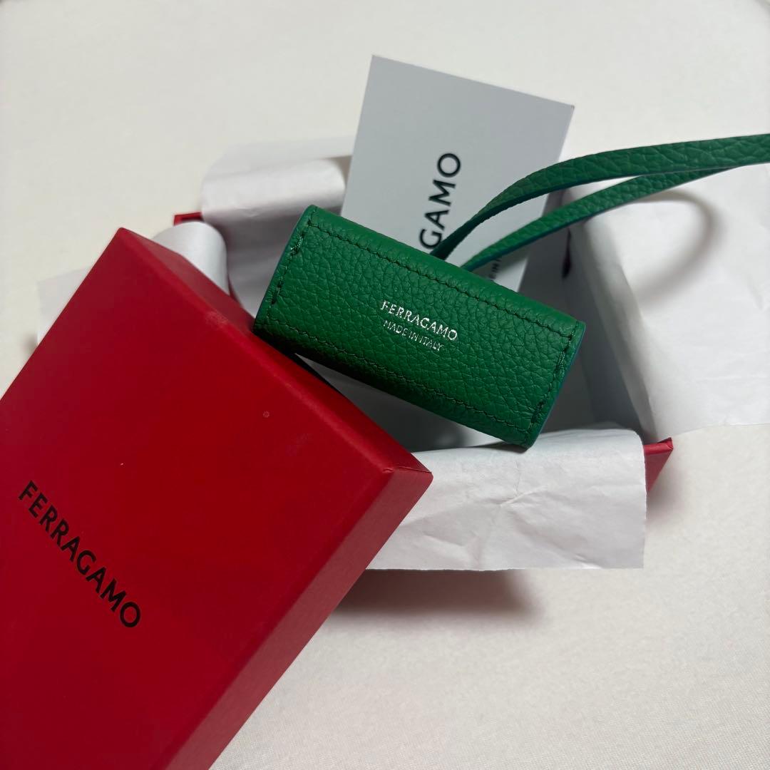 サルヴァトーレフェラガモ バッグチャーム　ハグ　グリーン　緑