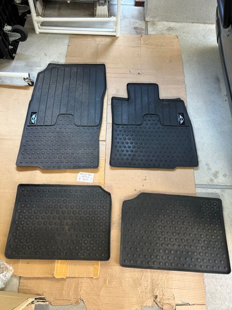 MINI ミニR60 クロスオーバー　純正ラバーマット