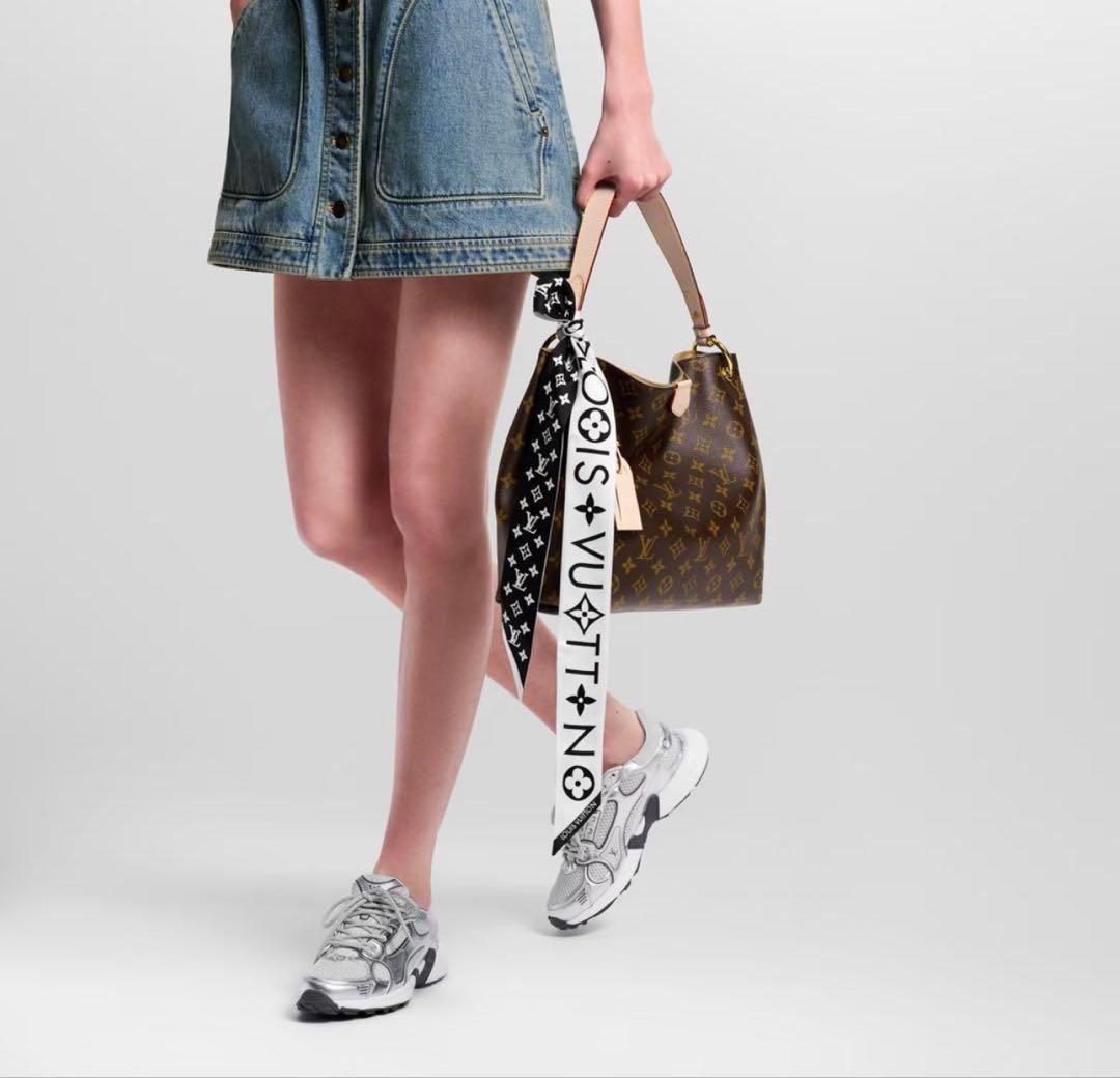 LOUIS VUITTON モノグラム シルクスカーフ バンドー 黒/白