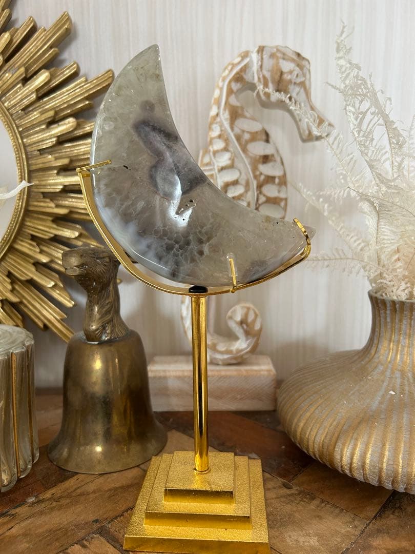 希少月の形 天然石 アゲート 原石 ドゥルージー付 インテリア