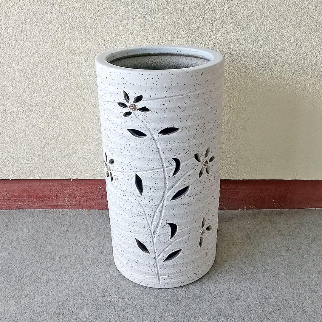 陶器傘立て　信楽焼　草花透かし彫り傘立　ホワイト　ヤマタツ陶業　TK-715