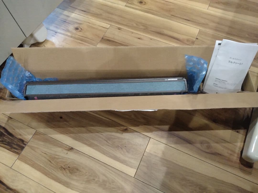 リバーブルーのロールスクリーン 未使用