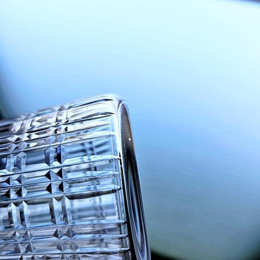 輝くオールドバカラ 格子柄の香水瓶 1936年以降