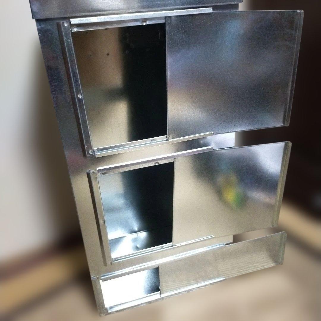【新品・未使用!!】亜鉛引き鉄板　燻製器　ドア3つ　4段棚