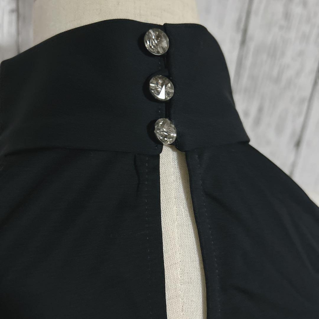 美品【ピンキーアンドダイアン】ビジュー付ハイネックノースリーブブラウス　とろみ