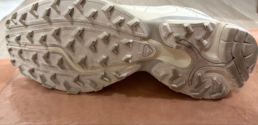 SALOMON XT-WHISPER VOID 24.0 ホワイト スニーカー