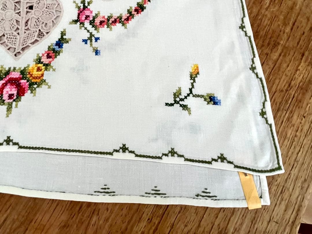 アンティーク　クロス　センターテーブル　手刺繍