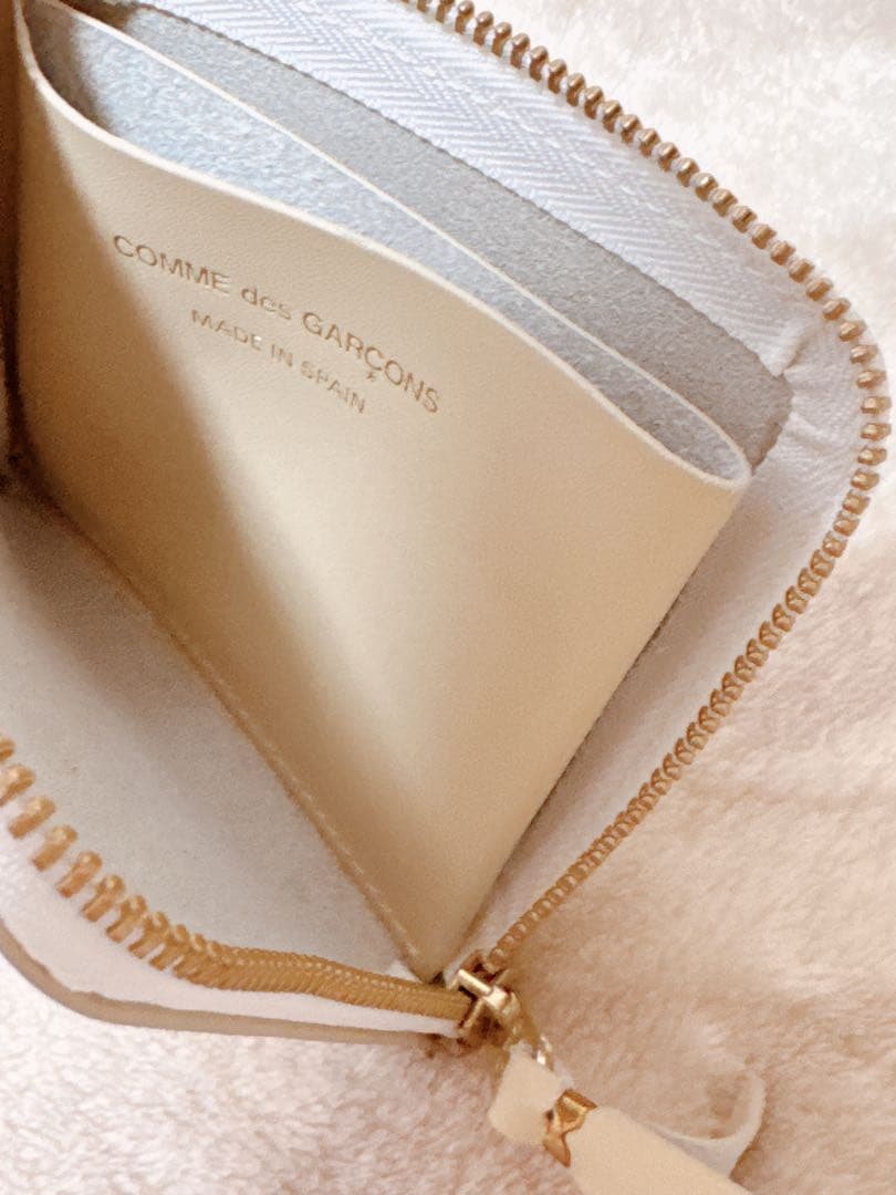 【極美品】冬にぴったり優しいミルキーホワイトカラー♡コムデギャルソンL字財布