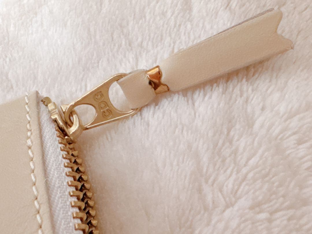 【極美品】冬にぴったり優しいミルキーホワイトカラー♡コムデギャルソンL字財布