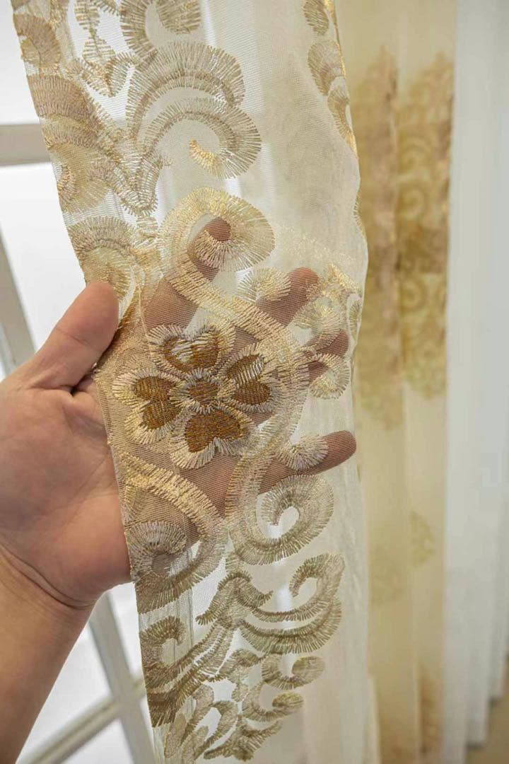 2枚入り　レースカーテン　金運UP ベージュ　刺繍柄　クローバー　レース　送料込