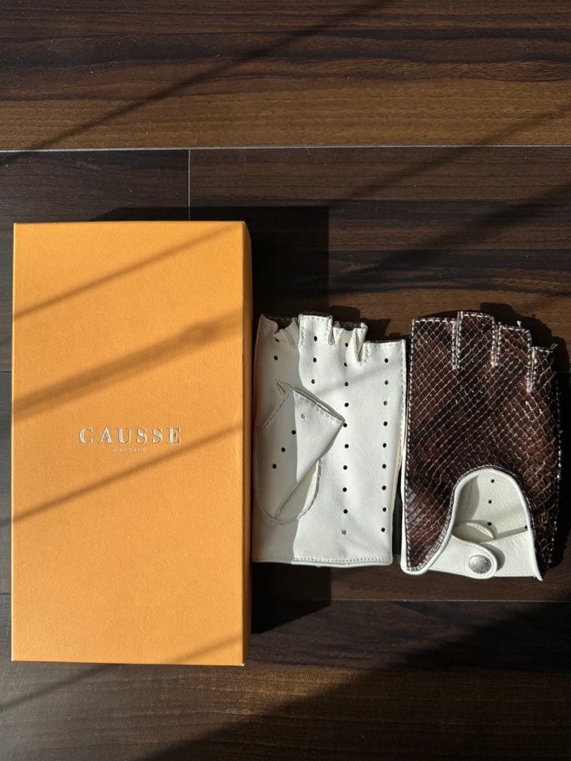 新品未使用！CAUSSE（コース／ガンコス）パイソン×レザーグローブ