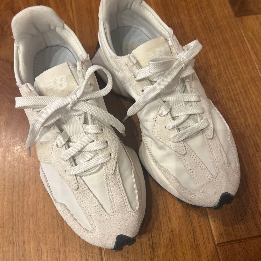 ニューバランス⭐︎327スニーカーベージュホワイト24センチ一回履美品
