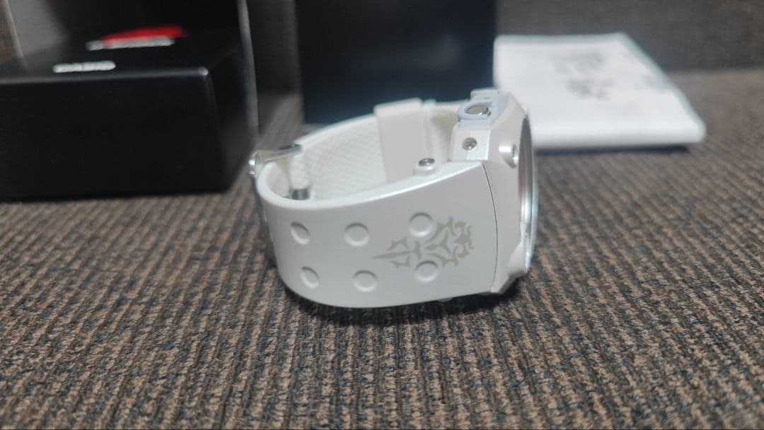 CASIO G-SHOCK G-8000F デジタル腕時計 ホワイト