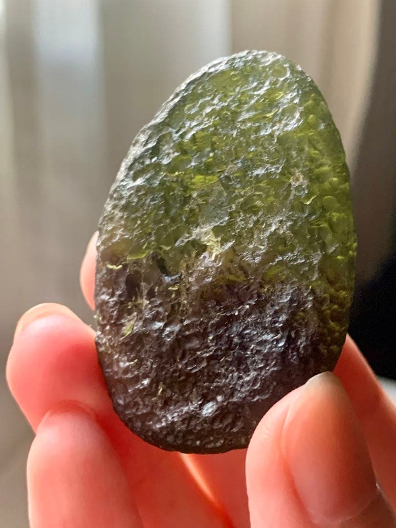 最強パワーストーンモルダバイト　テクタイト　隕石　ヒーリング鉱物標本　リビアン