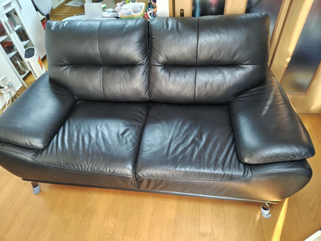 ニトリ黒レザー本革2人掛けソファ