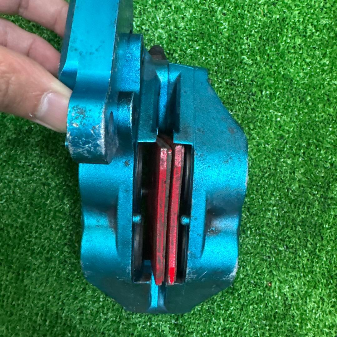 brembo ブレーキキャリパー 40mm 右用 キャリパーサポート付き最安値。
