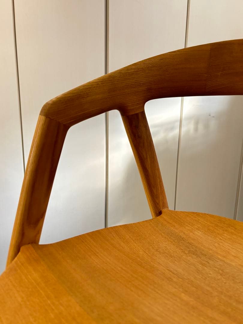 宮崎椅子製作所　DC09 定価　165,440円～（税込）　材質不明です