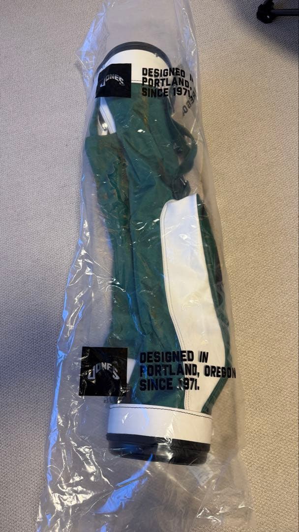 新品　JONES キャディバッグ 緑・白（ロゴ刺繍有り）