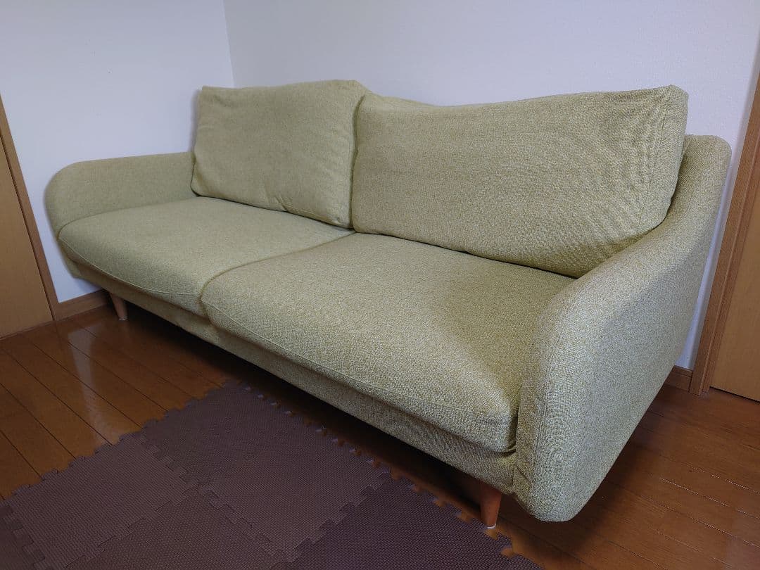 ライトグリーン ３人掛けソファ