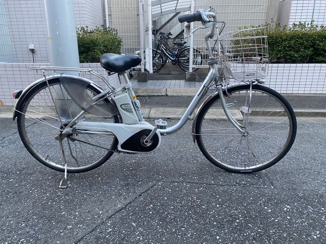 シルバー 電動アシスト自転車 シティタイプ