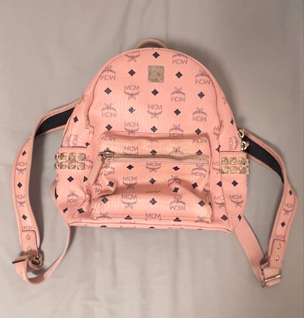 MCM ピンク リュック スタッズ付き