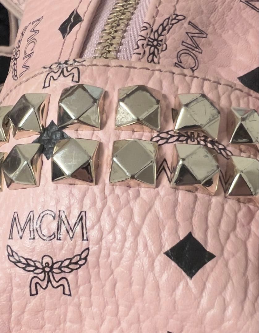 MCM ピンク リュック スタッズ付き