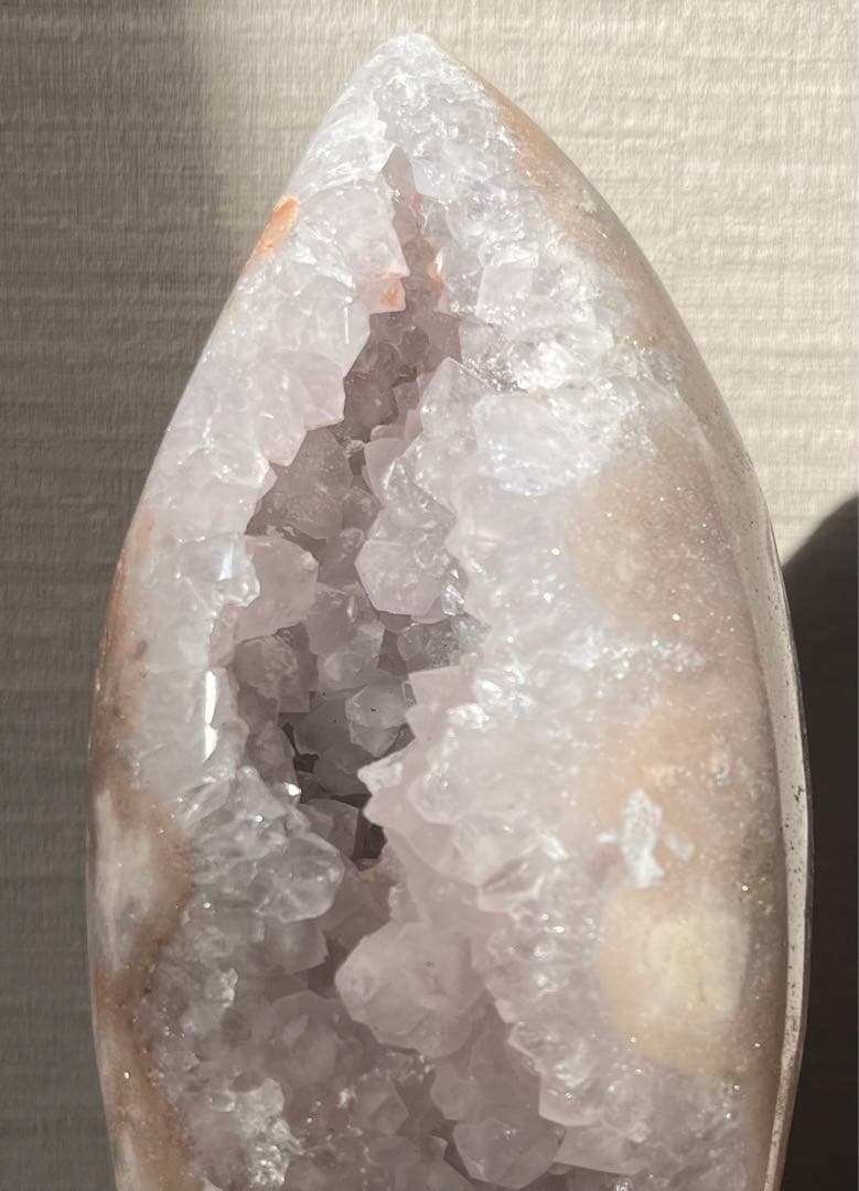 ピンクアメジスト×桜瑪瑙 共生ジオード 原石置物 ガラスドーム付