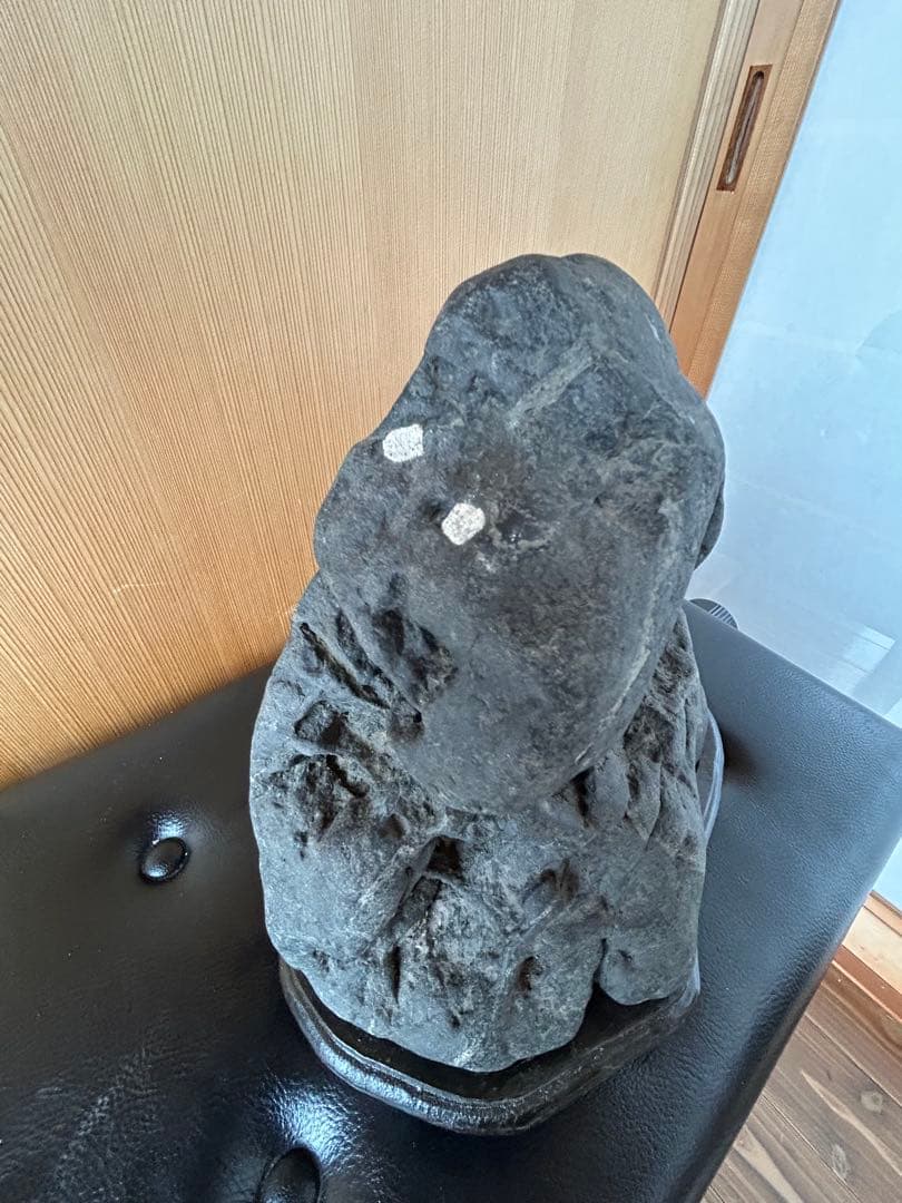 新潟県南魚沼市　水無川産　八海石　うぶ石　今後なかなか出て来ない一石です！