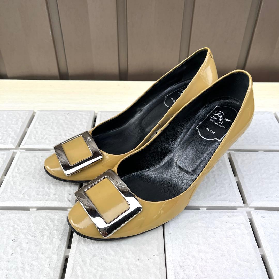 37 ROGER VIVIER 絵馬メル　パンプス　ベージュ　24
