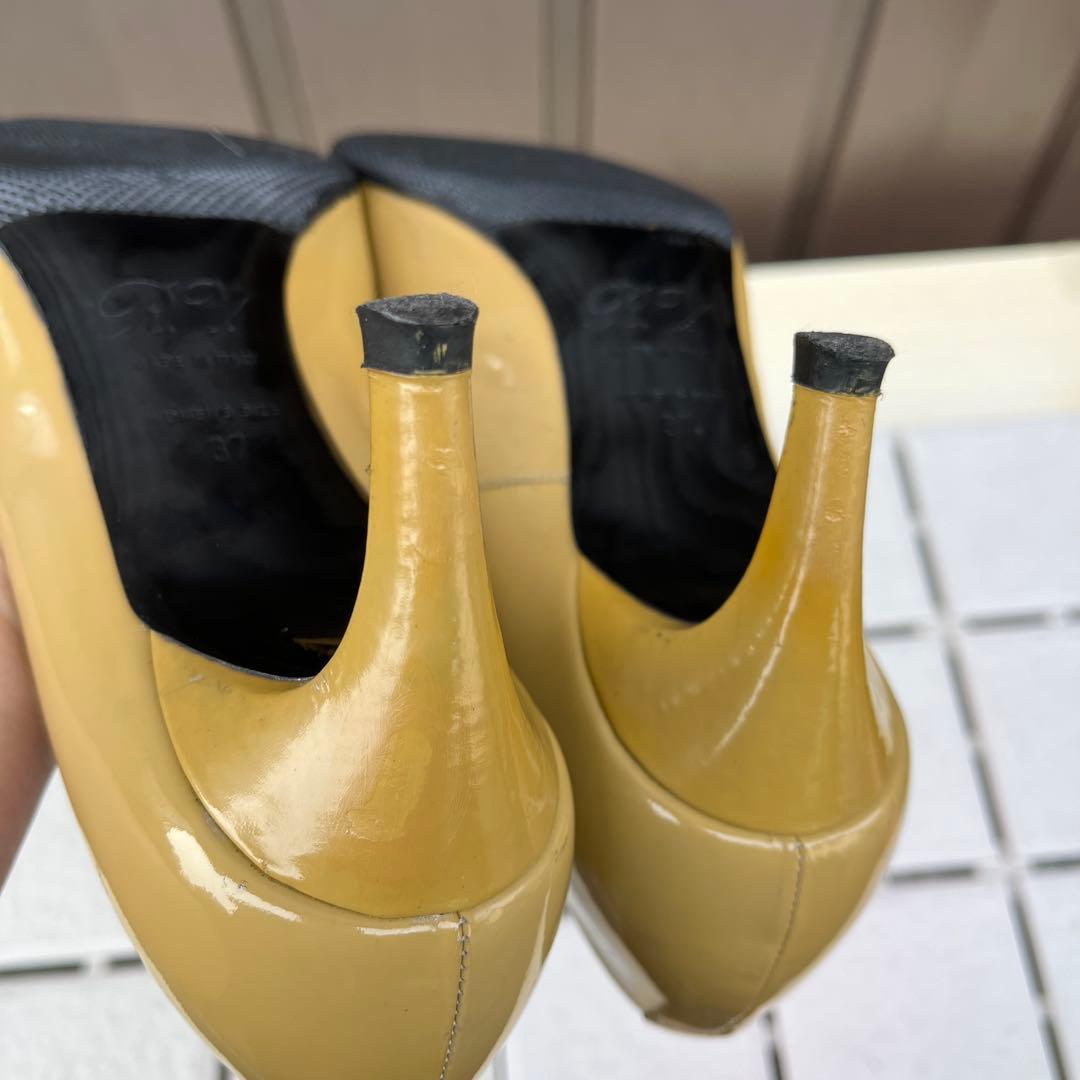 37 ROGER VIVIER 絵馬メル　パンプス　ベージュ　24