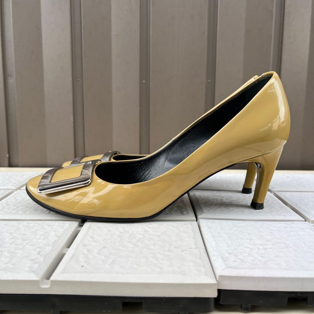 37 ROGER VIVIER 絵馬メル　パンプス　ベージュ　24