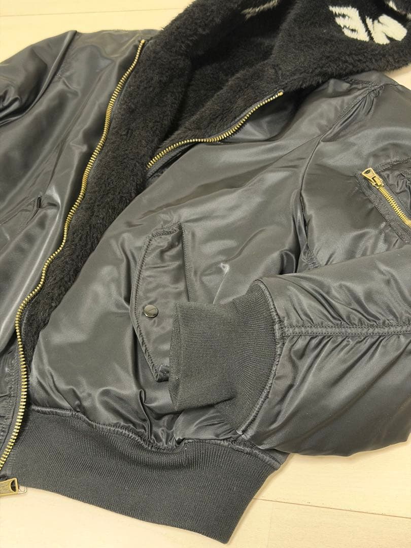 岩田剛典着Supreme Faux Fur Reversible MA-1