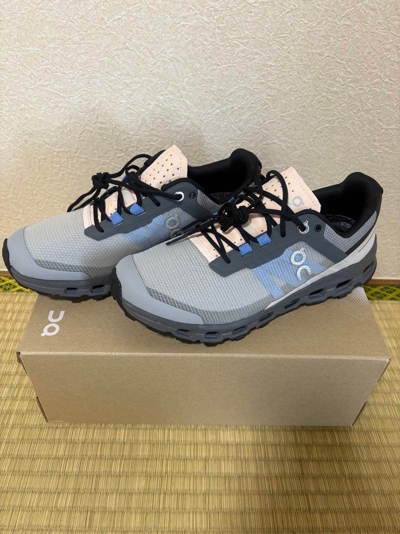 On シューズ グレー/ピンク