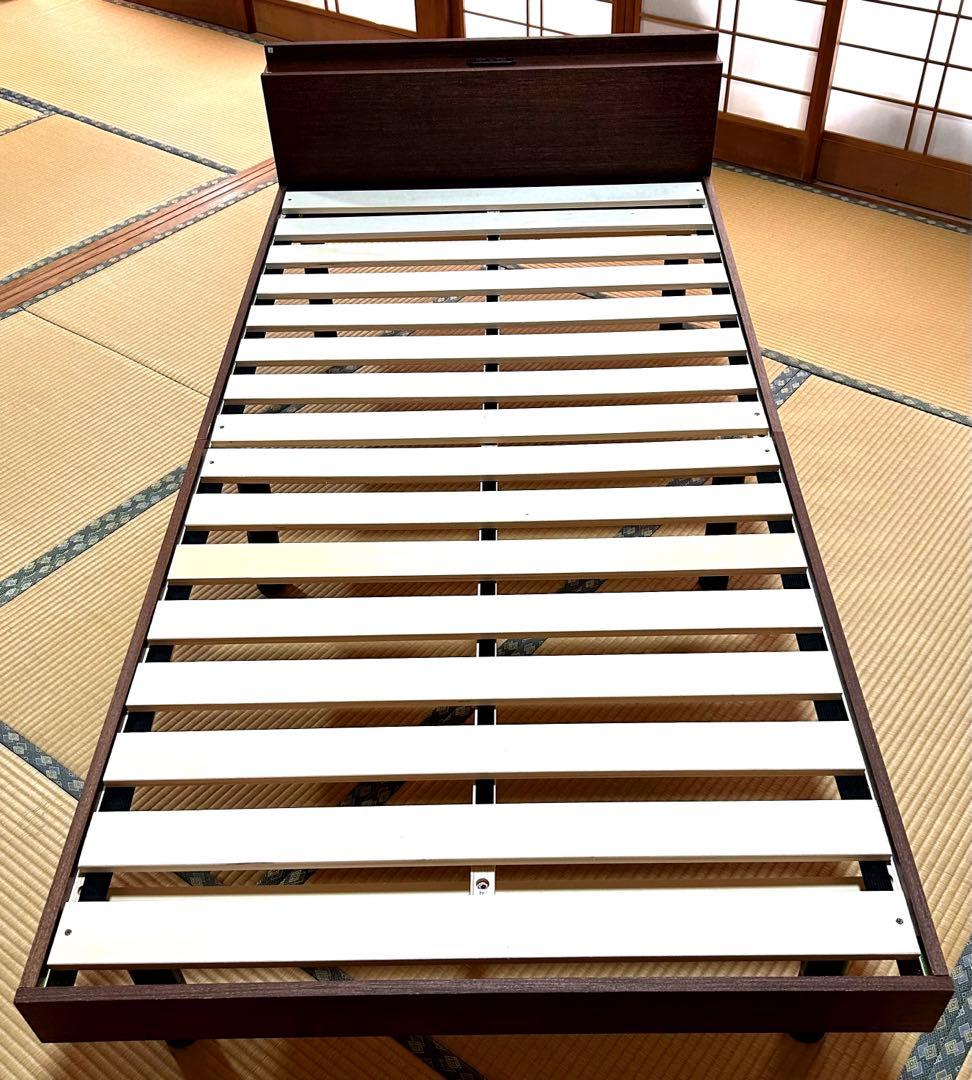 シングルベッドフレーム 棚付き コンセント付 ブラウン TKSB-S