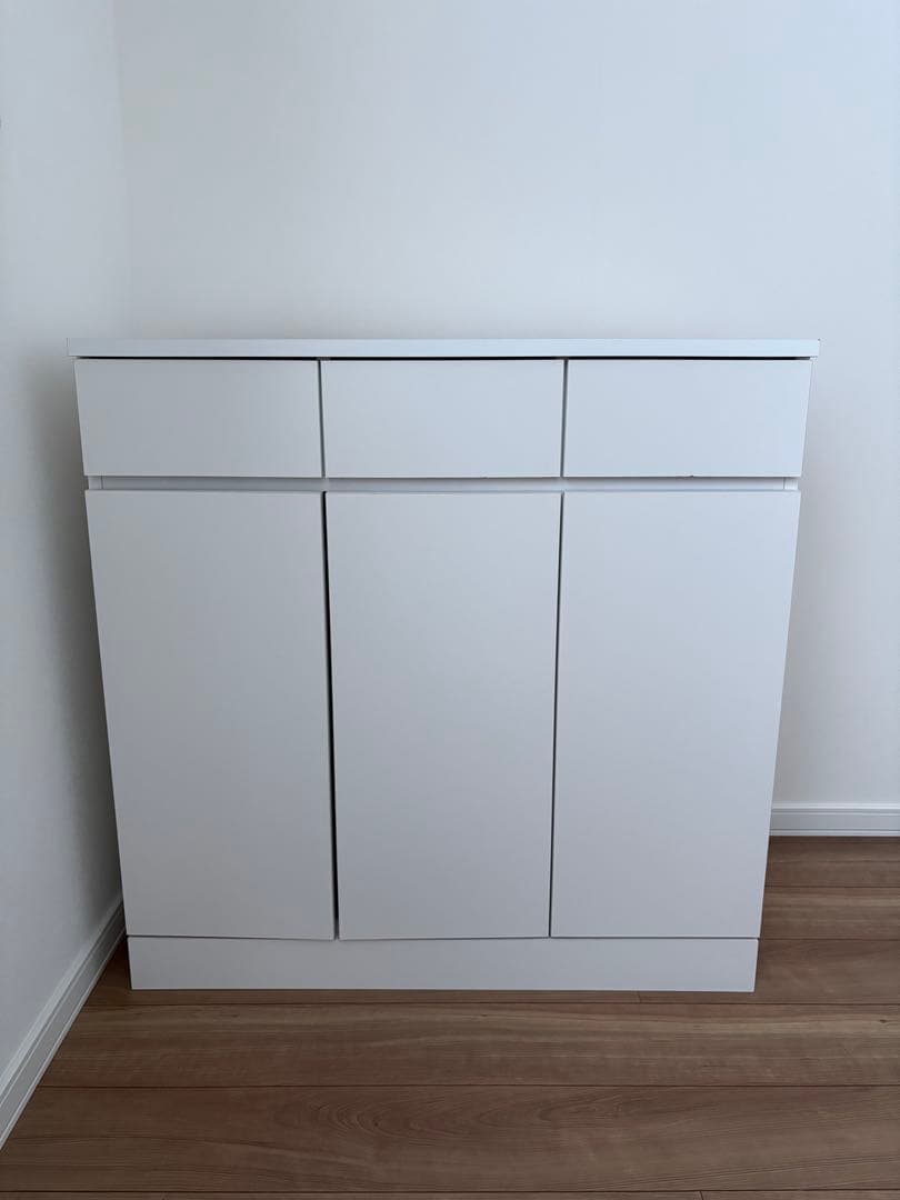 シンプル扉付き収納キャビネット(ホワイト)